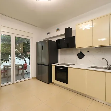 ヴィラ Altin Vlorë