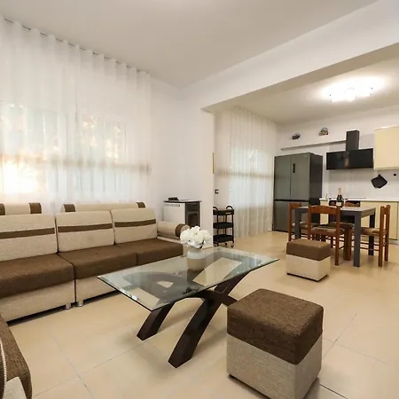 ヴィラ Altin Vlorë